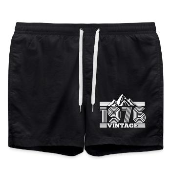 Vintage 50. Geburtstag Jahrgang 1976 Camping Berge - Badeshorts - Schwarz - Vorne - AI Model Male 185 light (185cm)