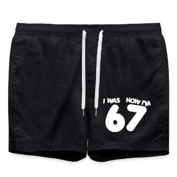 67 - Sieben Jahre alt Siebenundsechzig 7. Geburtstag Sechs - Badeshorts - Schwarz - Vorne - AI Model Male 185 light (185cm)