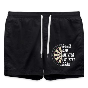 Ruhe! Der Meister ist jetzt dran - Dart Spruch - Badeshorts - Schwarz - Vorne - AI Model Male 185 light (185cm)
