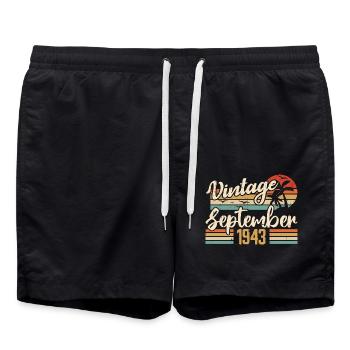 September 1943 Geburtstagsgeschenk September 1943 - Badeshorts - Schwarz - Vorne - AI Model Male 185 light (185cm)