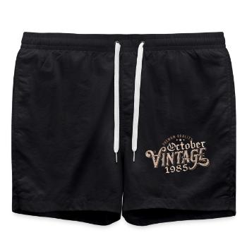 Oktober Geburtstagsgeschenk | Geboren im Oktober 1985 - Badeshorts - Schwarz - Vorne - AI Model Male 185 light (185cm)