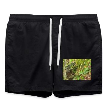 Waldstumpf mit Moos und Farnen - Badeshorts - Schwarz - Vorne - AI Model Male 185 light (185cm)