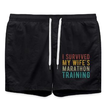 Ehefrauen Trainingsplan Lustiges Triathlon Geschenk - Badeshorts - Schwarz - Vorne - AI Model Male 185 light (185cm)