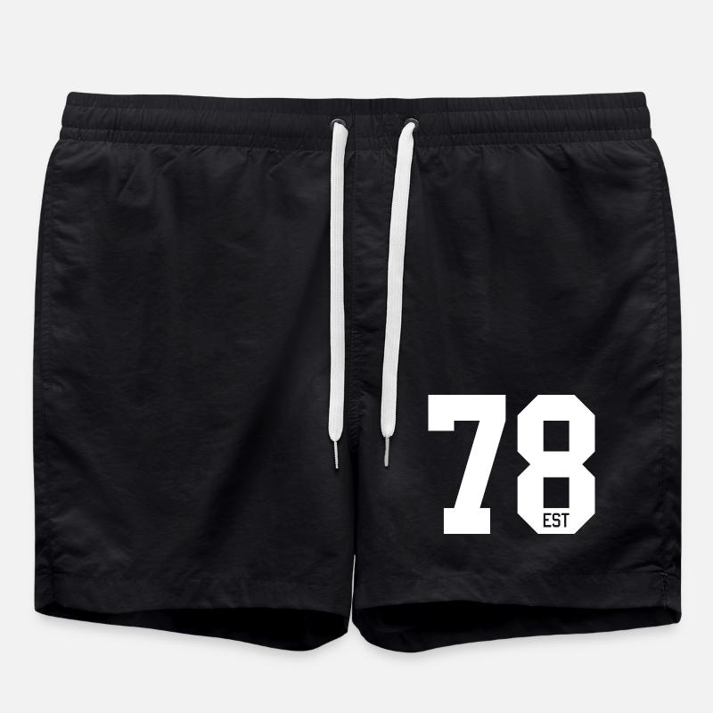 78 EST Bold Typography - Badeshorts - Schwarz
