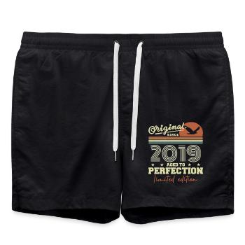 Original 2019 Geburtstagsgeschenk 2019 Retro 2019 - Badeshorts - Schwarz - Vorne - AI Model Male 185 light (185cm)