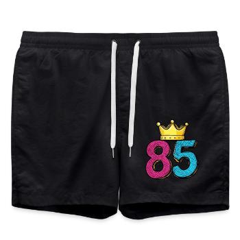 85 Zahl Krone - Badeshorts - Schwarz - Vorne - AI Model Male 185 light (185cm)