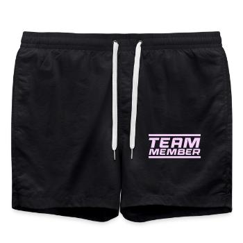 Team Member Schriftzug Lavendel - Badeshorts - Schwarz - Vorne - AI Model Male 185 light (185cm)
