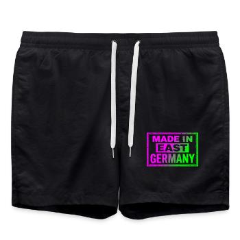 Sac à casquettes rétro Ostalgie Neon fabriqué en Allemagne de l’Est - Short de bain - noir - Devant - AI Model Male 185 light (185cm)