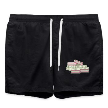 Je travaille pour soutenir mon logo de livres sur la dépendance à la lecture - Short de bain - noir - Devant - AI Model Male 185 light (185cm)