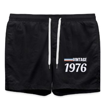 T-Shirt 50 Ans Né(e) 1976 Vintage - Short de bain - noir - Devant - AI Model Male 185 light (185cm)