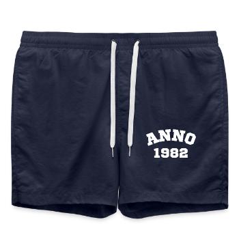Anno 1982 Geburtstag Geburtsjahr - Badeshorts - French Navy - Vorne - AI Model Male 185 light (185cm)