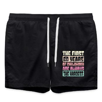 60. Geburtstag lustiges Sprichwort Geschenk Alter 60 Männer & Frauen - Badeshorts - Schwarz - Vorne - AI Model Male 185 light (185cm)
