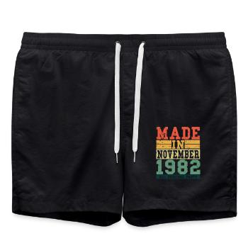 1982 Geburtstag November Vintage Spruch - Badeshorts - Schwarz - Vorne - AI Model Male 185 light (185cm)