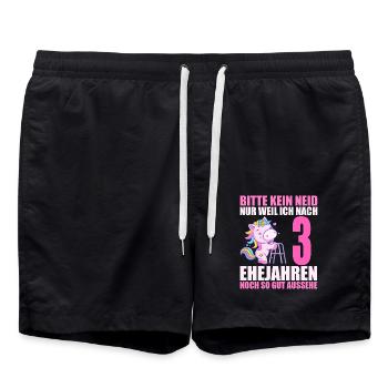 3 Jahre verheiratet lustig 3. Hochzeitstag - Badeshorts - Schwarz - Vorne - AI Model Male 185 light (185cm)