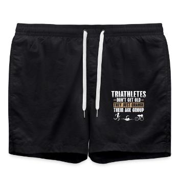 Triathleten Werden Nicht Alt Triathlon Athleten - Badeshorts - Schwarz - Vorne - AI Model Male 185 light (185cm)