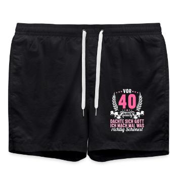 Vor 40 Jahren dachte Gott Schönes 40 Geburtstag - Badeshorts - Schwarz - Vorne - AI Model Male 185 light (185cm)