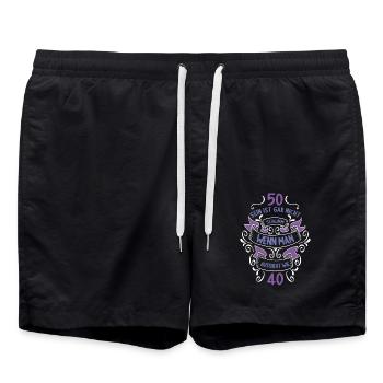 50 sein ist nicht schlimm wenn man 50 Geburtstag - Badeshorts - Schwarz - Vorne - AI Model Male 185 light (185cm)