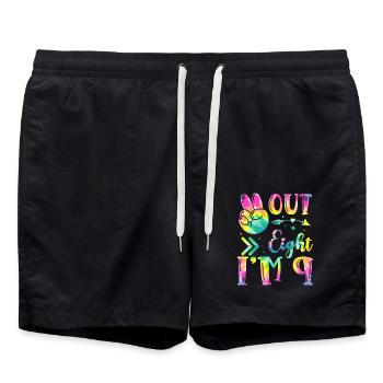 Peace Out Eight I'm 9 | Tie Dye Themed Geburtstag - Badeshorts - Schwarz - Vorne - AI Model Male 185 light (185cm)