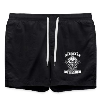 Unterschätze niemals einen Mann der im November - Badeshorts - Schwarz - Vorne - AI Model Male 185 light (185cm)