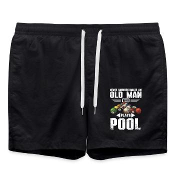 Never underestimate an old man who plays pool - Badeshorts - Schwarz - Vorne - AI Model Male 185 light (185cm)