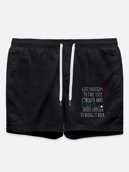 Cute Enough To Take Your Breath Away Arzt Ärztin - Badeshorts - Schwarz