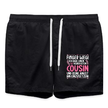 Finger weg ich habe einen verrückten Cousin - Badeshorts - Schwarz - Vorne - AI Model Male 185 light (185cm)