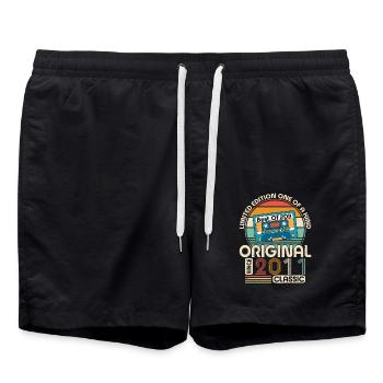 Jahrgang 2011 bis zur Perfektion gereift - Badeshorts - Schwarz - Vorne - AI Model Male 185 light (185cm)