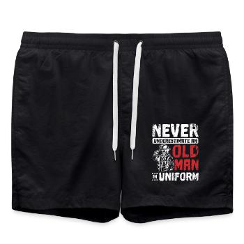 Never underestimate an old man in uniform - Badeshorts - Schwarz - Vorne - AI Model Male 185 light (185cm)