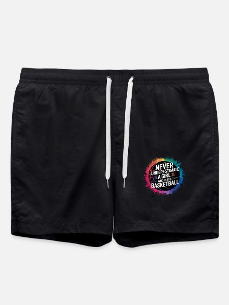 Never Underestimate A Girl Who Plays Basketball - Badeshorts - Schwarz
