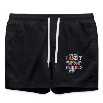 I'm Not Easily Distracted Quilting Quilter - Badeshorts - Schwarz - Vorne - AI Model Male 185 light (185cm)