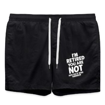 Retired 2025 - Ich bin RENTE, DU nicht - Badeshorts - Schwarz - Vorne - AI Model Male 185 light (185cm)