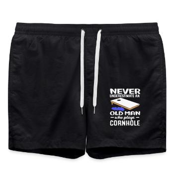 Unterschätze Niemals Einen Alten Mann Cornhole - Badeshorts - Schwarz - Vorne - AI Model Male 185 light (185cm)