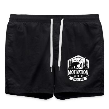 Motivation findet dich – Bär Outdoor Abenteuer - Badeshorts - Schwarz - Vorne - AI Model Male 185 light (185cm)