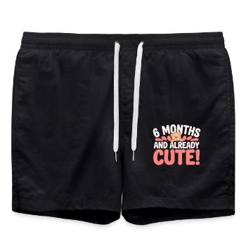 Halbjähriger Geburtstag Sechs Monate Und Schon Süß - Badeshorts - Schwarz - Vorne - AI Model Male 185 light (185cm)
