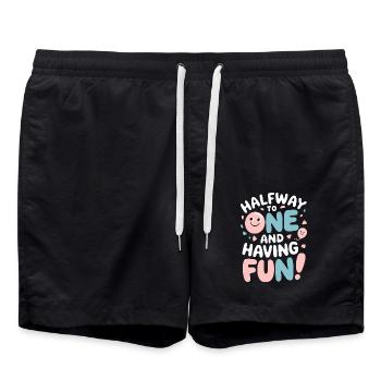 Halbjähriger Geburtstag: Halbwegs Eins und Spaß - Badeshorts - Schwarz - Vorne - AI Model Male 185 light (185cm)