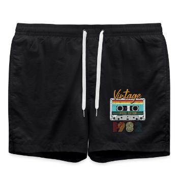 Vintage Kassette 40th Anniversary 1982 Geschenk - Badeshorts - Schwarz - Vorne - AI Model Male 185 light (185cm)