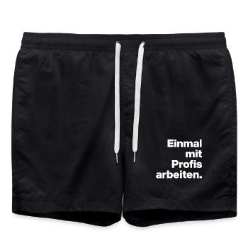 EINMAL MIT PROFIS ARBEITEN. SARKASMUS, FRECH AZUBI - Badeshorts - Schwarz - Vorne - AI Model Male 185 light (185cm)