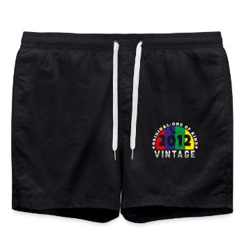 Jahrgang 2012 Retro - Bursdag - Badeshorts - Schwarz - Vorne - AI Model Male 185 light (185cm)