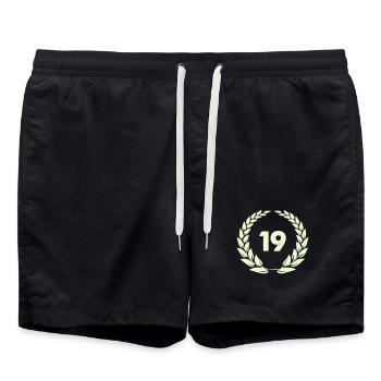 kranz_19- - Badeshorts - Schwarz - Vorne - AI Model Male 185 light (185cm)