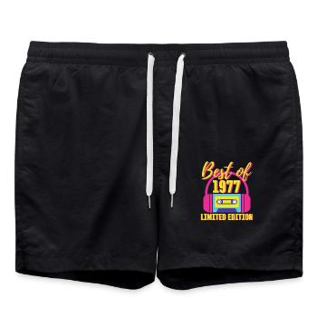 46th Birthday Best of 1977 Cassette Tape Retro 80s - Short de bain - noir - Devant - AI Model Male 185 light (185cm)