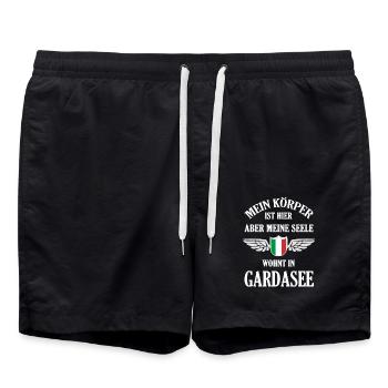 Gardasee Sehnsucht – Entspannung pur am Wasser - Badeshorts - Schwarz - Vorne - AI Model Male 185 light (185cm)