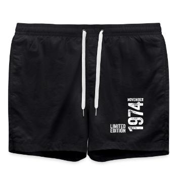 Novembre 1974 Édition Limitée Novembre 1974 - Short de bain - noir - Devant - AI Model Male 185 light (185cm)