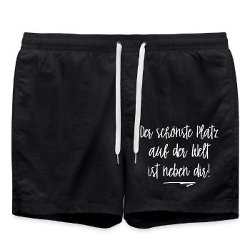 Der schönste Platz auf der Welt ist neben dir! - Badeshorts - Schwarz - Vorne - AI Model Male 185 light (185cm)