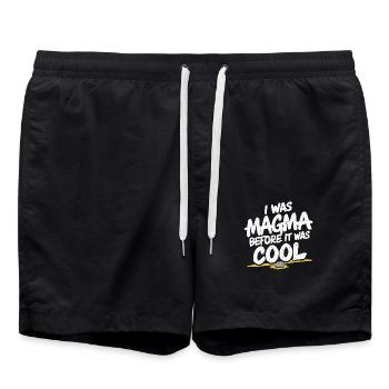Magma, bevor es cool war – Geologie-Witz - Badeshorts - Schwarz - Vorne - AI Model Male 185 light (185cm)