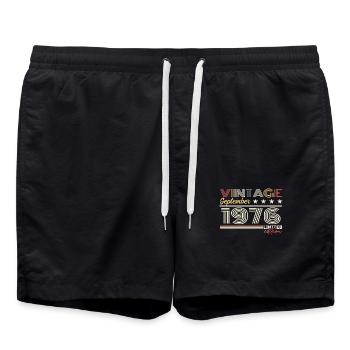 Jahrgang September 1976 September 1976 September - Badeshorts - Schwarz - Vorne - AI Model Male 185 light (185cm)