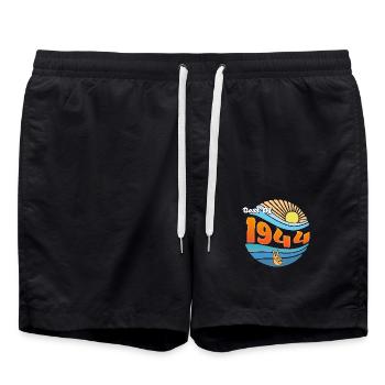 Timeless 1944 – Wir feiern 81 wundervolle Jahre - Badeshorts - Schwarz - Vorne - AI Model Male 185 light (185cm)