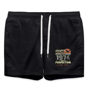 Geburtstag März 1974 - Badeshorts - Schwarz - Vorne - AI Model Male 185 light (185cm)