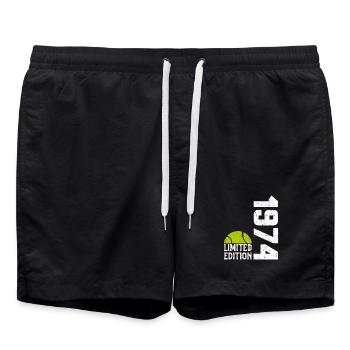 50. Jubiläum 1974 Limited Edition Tennis - Badeshorts - Schwarz - Vorne - AI Model Male 185 light (185cm)