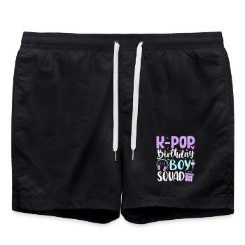 K Pop Birthday Boy Squad - Badeshorts - Schwarz - Vorne - AI Model Male 185 light (185cm)