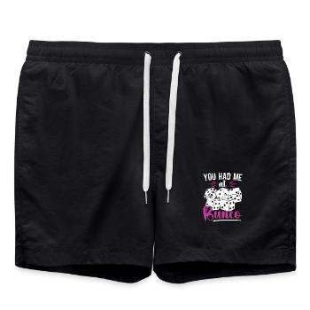 You Had Me At bunco Gesellschaftsspiel Würfeln - Badeshorts - Schwarz - Vorne - AI Model Male 185 light (185cm)